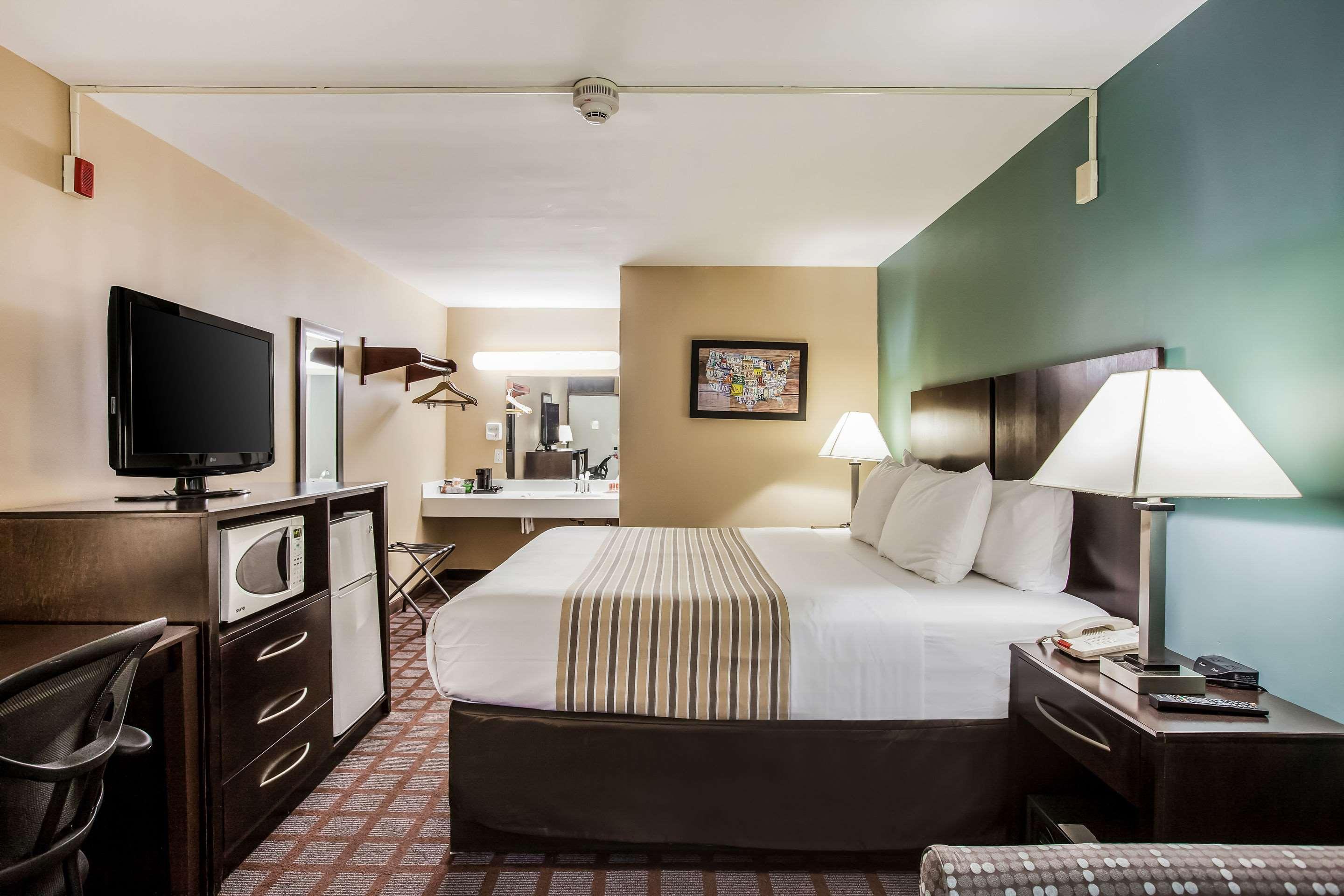 Super 8 By Wyndham Meadowlands Hotel Carlstadt Eksteriør billede